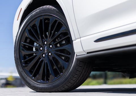 The stylish blacked-out 20-inch wheels from the available Jet Appearance Package are shown. | George Ballentine Lincoln in Greenwood SC